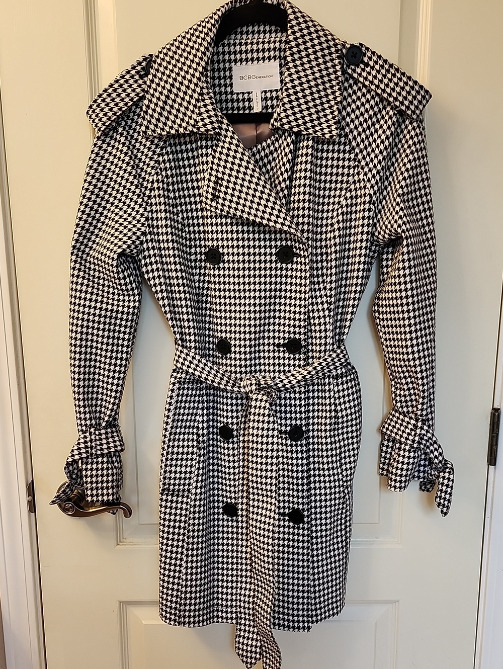 ✨️NWOT✨️ Women's BCBGeneration Black and White Houndstooth Trench Coat, Size M